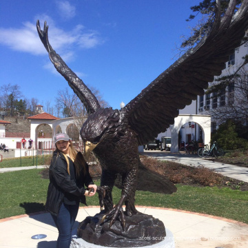 Estatua de bronce de gran tamaño del águila